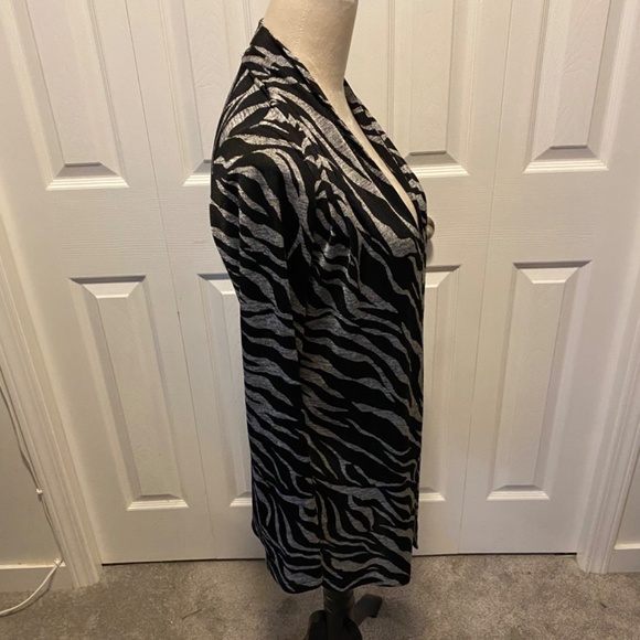 Women’s Size S zebra open cardigan - Picture 6 of 6